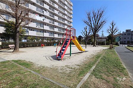 敷地に隣接する足立区立加青公園
