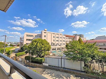 バルコニーからの眺め（西方向）［2026年8月12日撮影］