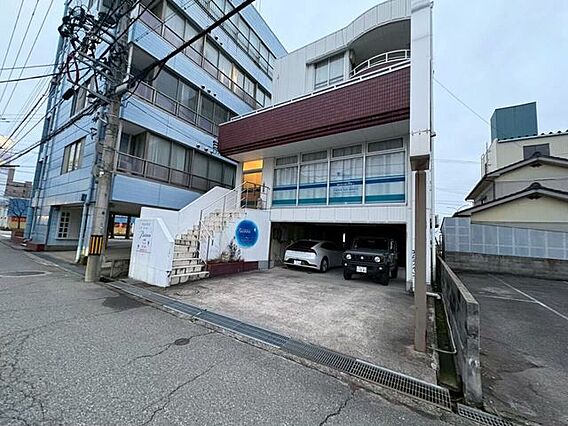 南西側から見た...