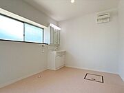 洗面脱衣場です。広々とした空間でゆっくりすることも可能です。