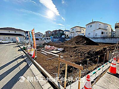 外観：全区画、敷地は33坪超で前面道路は4.5m以上あるため、開放感があります。