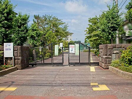 所沢市立所沢中学校 1582m