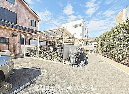 屋根付きの駐輪場です。