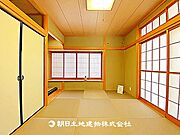 落ち着いた和室は来客用や寝室、ご家族の憩いに最適。畳の香りが心を癒し、ゆったり過ごせる空間です。