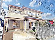 品のある落ち着いた外観です。街並みに自然と溶け込み、住むほどに愛着が深まるバランスの良いデザインが特徴です。