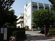 広瀬小学校まで　徒歩11分　890m！通学距離が短く、子どもも安心。毎日の通学が快適な立地です。