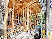 現在建築中の現場で工事進行中です。現地写真（2026年5月15日撮影）をご覧ください。