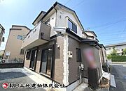 【外観】落ち着いた色合いが印象的な外観です。周囲の街並みに自然と調和し、長く住んでも飽きのこない佇まいが魅力の住まいです。