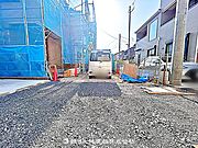 【駐車場】便利な駐車場2台分付きです。車の出し入れがしやすく、家族や来客の車も安心して駐車できる快適な空間です。