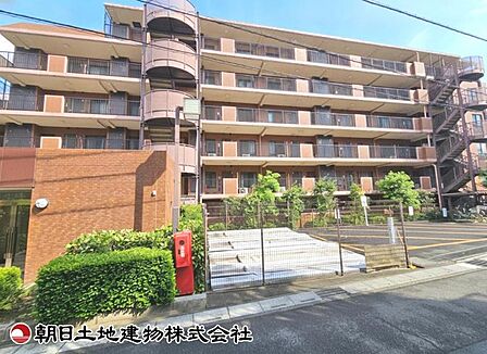 【外観】重厚感のある落ち着いた外観です。周囲の環境と美しく調和し、安心感のある佇まいが来客時にも好印象を与えます。