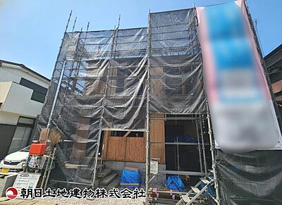外観：現在建築中の現場で工事進行中です。現地写真（2026年8月15日撮影）をご覧ください。 