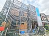 外観：現在建築中の現場で工事進行中です。現地写真（2026年8月15日撮影）をご覧ください。 