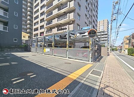 敷地内にお車を停められる便利な駐車場スペース。お買い物帰りや雨の日のお出かけ、重い荷物の出し入れもスムーズです。