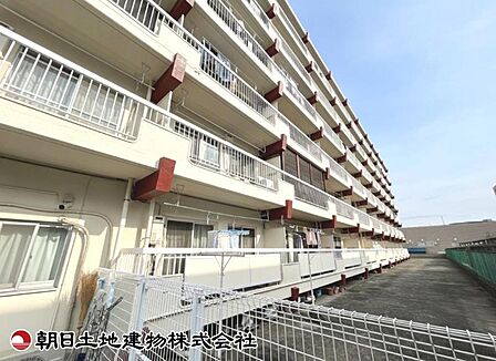 【外観】重厚感のある落ち着いた外観です。周囲の環境と美しく調和し、安心感のある佇まいが来客時にも好印象を与えます。