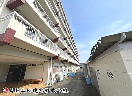 【外観】重厚感のある落ち着いた外観です。周囲の環境と美しく調和し、安心感のある佇まいが来客時にも好印象を与えます。