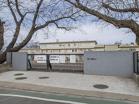 小平市立小平第十一小学校まで徒歩12分935m!無理のない通学距離で、生活とのバランスが良好な立地です。