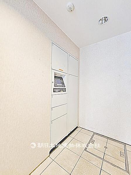 不在時でも24時間いつでも荷物が受け取れる宅配ロッカーを完備。共働きのご家庭や、外出が多い方でも安心で便利な設備です。