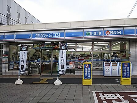 ローソン武蔵藤沢駅前店まで徒歩8分595m!急な買い足しにもすぐ対応でき、忙しい日常をしっかりサポートしてくれます。
