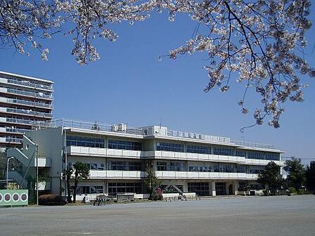 西東京市立谷戸第二小学校まで徒歩8分621ｍ！通学時間を短縮でき、朝の準備にもゆとりが生まれます。