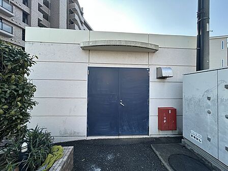 【ゴミ置き場】敷地内にゴミ集積所が設置してあるのでゴミ出しがラクです♪