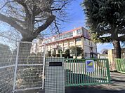 根岸小学校まで　35m　徒歩約1分●教育目標「進んで学習する子・仲よく助けあう子・明るくてじょうぶな子・最後までやりぬく子」