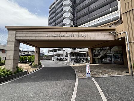 立派なエントランスがあなたの帰りを迎えます！