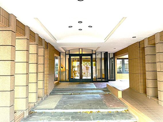 重厚感溢れるエ...