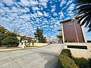 東郷町立春木中学校修学旅行や野外学習など様々な行事を行っており、職場体験学習など、学活や総合の時間を使って「働くこと」についてより深く学習していく機会を設けています。 900m