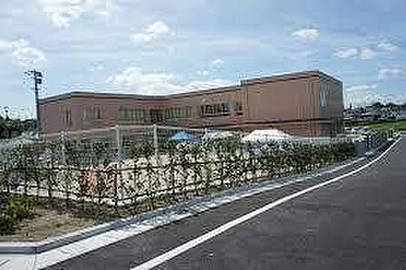 日進市立米野木台西保育園指定管理者制度が導入された公立園です。公立保育園の機能を持ち、民間保育園の特色を加えながら、子ども、行政、地域、保護者の皆様との信頼関係を大切にして運営を行います。 1070m