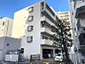 外観：マンション西側より部屋に上がって頂けます！