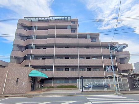 周辺環境に馴染む落ち着いた外観デザイン