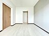 寝室：家具の配置がしやすい、すっきりとした間取り。