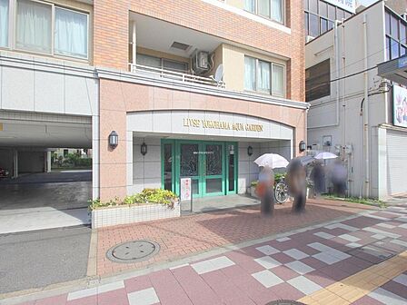 ◎管理体制良好、エントランスも綺麗に整備されています