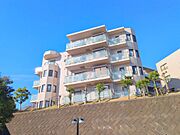 【専用庭付×三方角部屋】リノベ済みの広々16帖LDK。階下への音も安心です。
