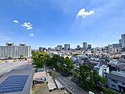 バルコニーからの眺望。開けた景色が美しいです。