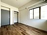 洋室：洋室6.3帖角住戸なので２面採光で明るいお部屋です