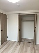 ◎クローゼット扉開けると枕棚も完備
