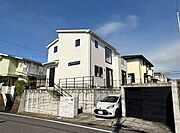 ◎カースペース１台可（車種による）◎閑静な住宅街に立地◎平成29年11月築◎JR横須賀線「北鎌倉」駅徒歩22分◎内覧予約受付中です。お気軽にお問合せください。