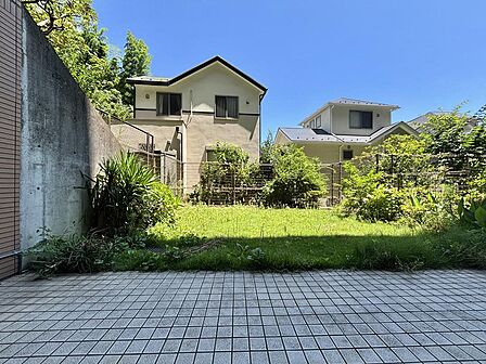 約36平米の広々とした専用庭でガーデニングや家庭菜園も楽しめます♪