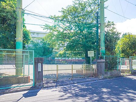 ■横浜市立屏風浦小学校…徒歩12分