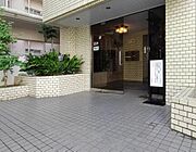 防犯カメラ設置済で安心感のあるエントランス