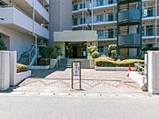 防犯カメラ設置済で安心感のあるエントランス