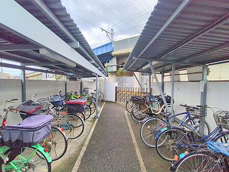 ◎駐輪場　屋根もあり、雨の日も安心です。