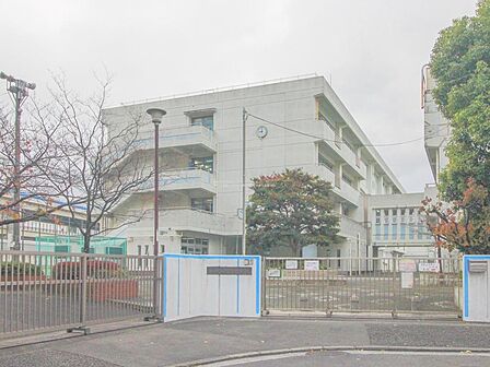 ■横浜市立根岸中学校…徒歩3分