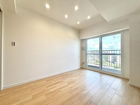 明るい光が差し込む、心地よいお部屋