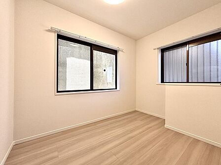 シンプルだからこそ、自分好みにアレンジしやすい一部屋です。