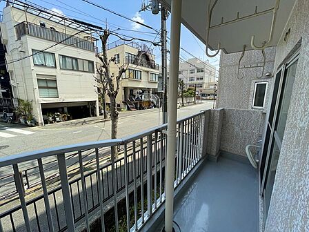 通風良好で、お部屋の換気もしやすいバルコニーです。