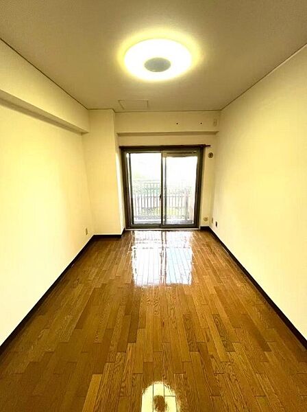 ◎こちらの洋室は引き戸なので開放してリビングダイニングと繋げて広々空間にもできますね♪