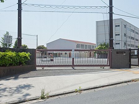 ■横浜市立美しが丘小学校…徒歩9分