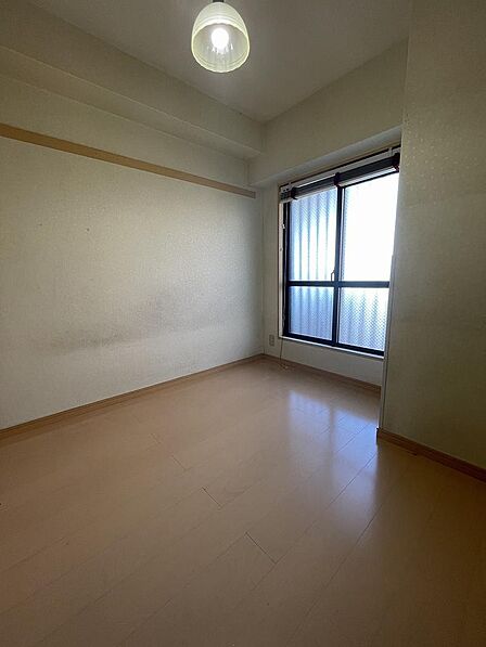 【洋室約3.8帖】陽当たりの良い南面のお部屋